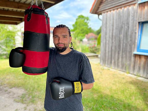 Abdullah, Sozialpädagoge beim IB in Neumünster in einer Inobhutnahme
