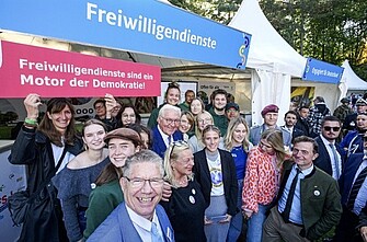 Freiwilligensprecherinnen des IB treffen Bundespräsidenten